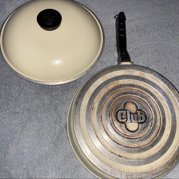 Vintage Club Aluminum skillet - Picture 6 of 9